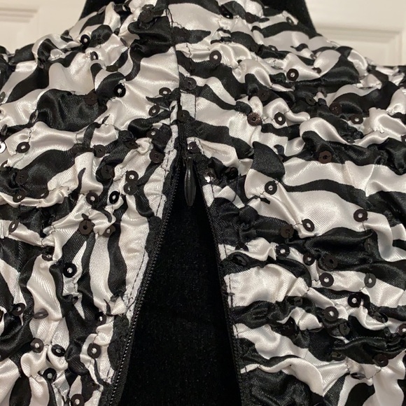 Jackie Jon Black /White sequence zebra pattern jacket Top - Size Small - Picture 10 of 12